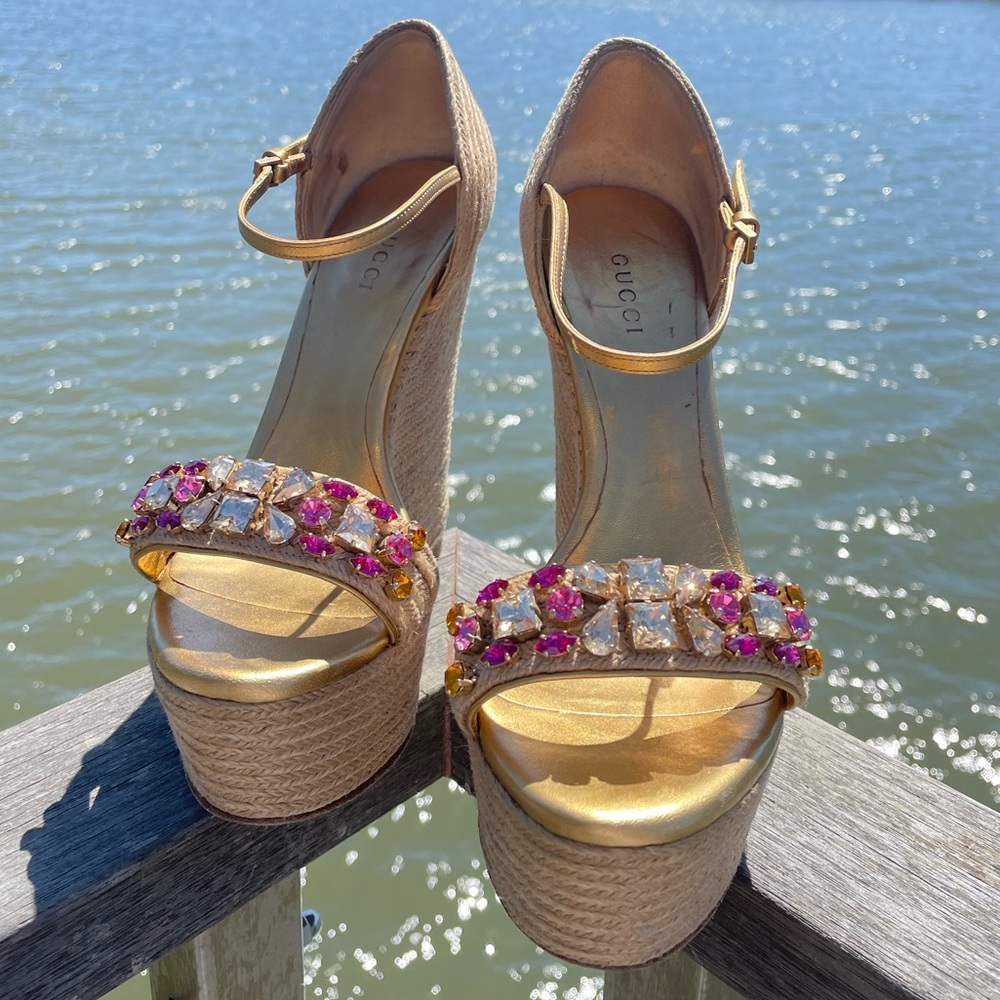 Gucci Metallic Carolina Embellished Espadrille Wedge Sandals Gold 💛